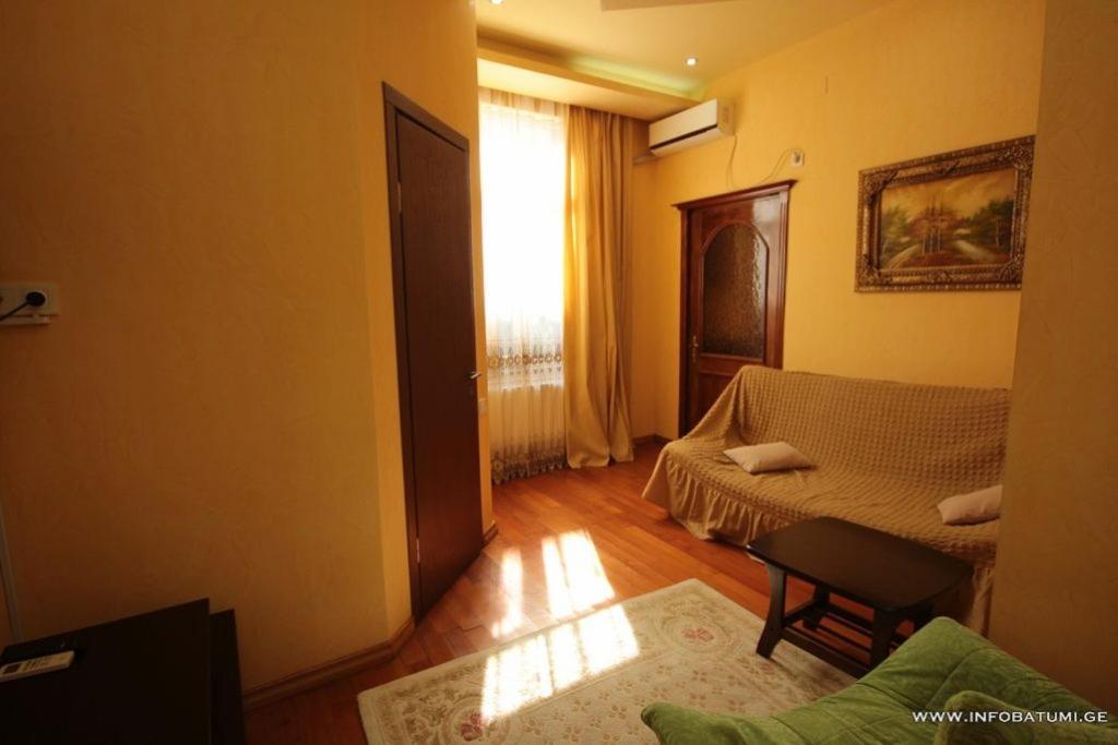 באטומי Hotel Black Sea House מראה חיצוני תמונה